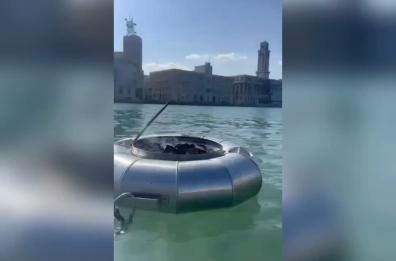 Dopo Taranto anche a Bari appare la «brace accesa» sul mare: il video fa il giro del web