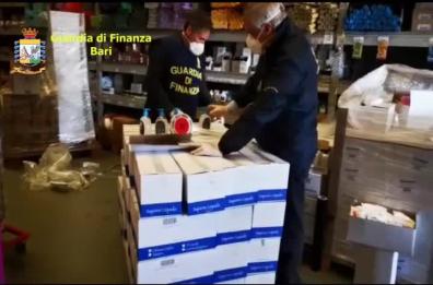 La truffa della mascherine e dei gel, altri 35mila prodotti sequestrati da Gdf: coinvolte anche due farmacie 