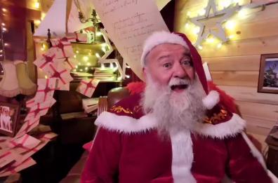Bari, in Piazza Umberto Babbo Natale apre la sua casa ai bimbi della città FOTO/VIDEO