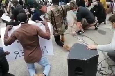Bari, «Anche il razzismo è pandemia»: sit in piazza Umberto per ricordare George Floyd