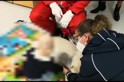 Bari, nel reparto di Oncoematologia Pediatrica arriva Babbo Natale con gli amici a 4 zampe