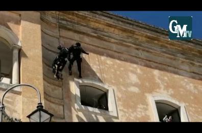 Matera: alla Festa della Polizia gli agenti simulano un arresto