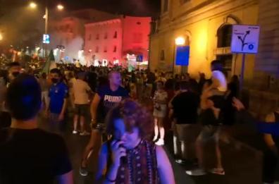 Festeggiamenti per gli Europei, accende petardi: giovane denunciato a Matera