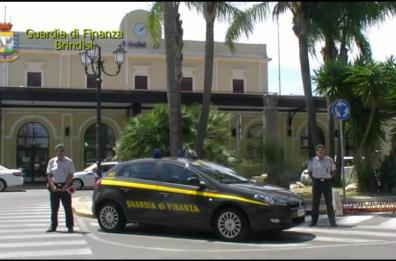 Brindisi, scoperti 152 falsi braccianti: disoccupazione senza aver mai lavorato