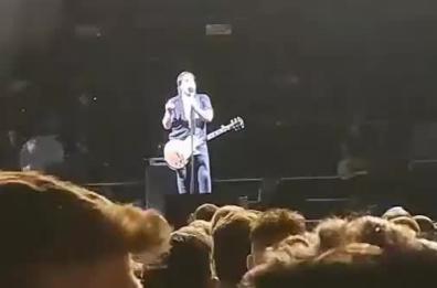 «Salvini è un trim...», bufera dopo le dichiarazioni di Francesco Sarcina (Le Vibrazioni) sul palco a Trinitapoli. Il sindaco: «Irrispettoso» IL VIDEO