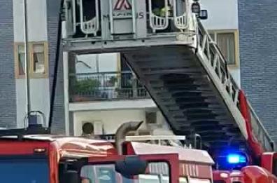 Lecce, a fuoco appartamento in via De Giorgi: anziana salvata dalle fiamme - IL VIDEO - 