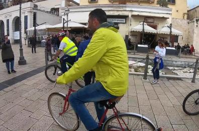 Bari Pedala, nonostante la pioggia ciclisti in festa su due ruote 