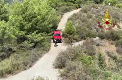 Ventimiglia, vasto incendio al confine tra Italia e Francia