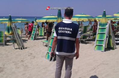 Due lidi abusivi sequestrati da Guardia costiera a Gallipoli