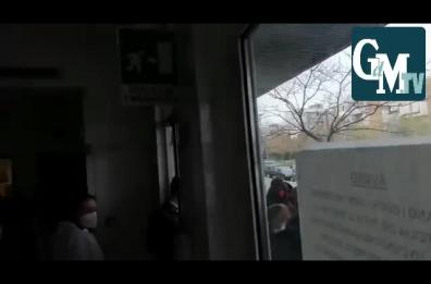 Bari, vaccini anti Covid, caos e proteste nei poliambulatori 