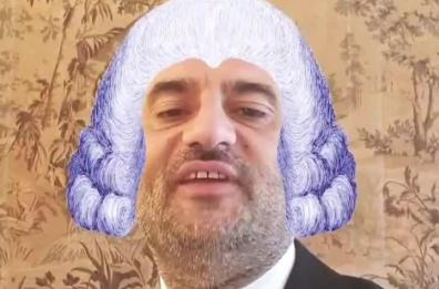 Bari, su Instagram è «effetto Piccinni»: Decaro con la parrucca lancia il filtro ufficiale 