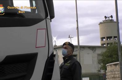 Giovinazzo, sequestrati 30mila litri di gasolio di contrabbando: due denunciati