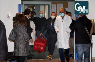 Taranto, partita la campagna «V-Day»: questa mattina le prime vaccinazioni 