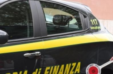 Foggia, alcolici superscontati all'ingrosso ma non pagavano l'Iva: otto arresti della Procura europea VD