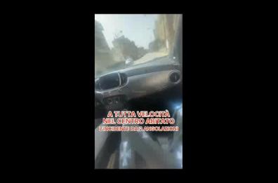 Cerignola, auto a tutto gas si ribalta: passeggero a bordo filma incidente e pubblica il video sul web