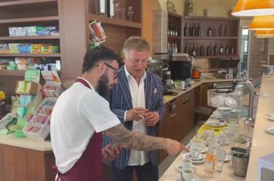 Bari, il bar della regione in affanno: il consigliere Tutolo serve i caffè