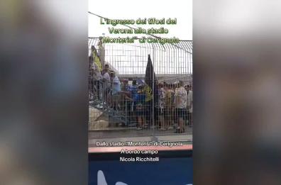 «Siete sporchi terroni»: a Cerignola i cori razzisti dei tifosi dell'Hellas Verona, scoppia la polemica