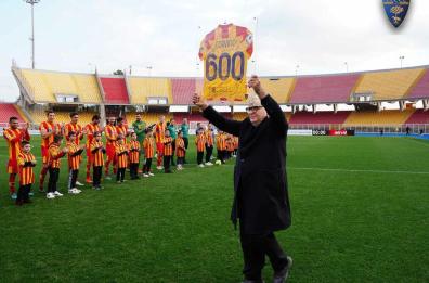 Calcio, Corvino carica i suoi ragazzi: «Forza Lecce, siamo all’ultima curva»