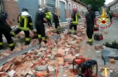 VARESE - Albizzate, crolla tetto edificio: muore madre e 2 figli