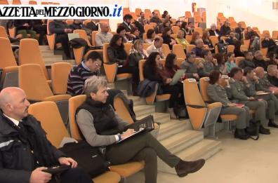Bari, i vigili urbani tra i banchi di scuola
«Devono imparare a far meglio le multe»