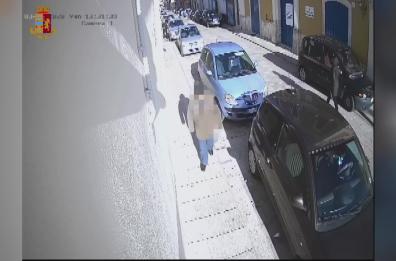 Bari, aggredì e spintonò 91enne per rapinargli la pensione: arrestato 43enne 