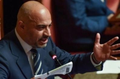 Paragone: «Conca supererà i Cinquestelle Emiliano? Un populista tra i dem» 