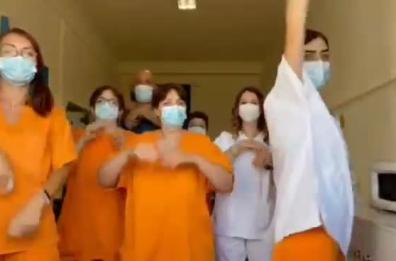 Putignano, chiude il reparto Covid: la felicità degli operatori è tutta nel balletto sulle note di «Mille»