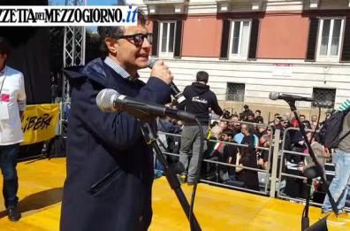 Bari in marcia contro la mafia tra striscioni e tanti colori