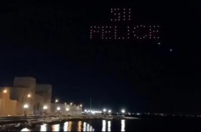 Bari,  Drones light show: tutti con lo sguardo rivolto al cielo illuminato dalle coreografie dei droni