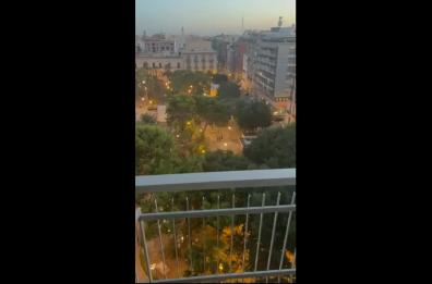 Bari, rissa all’alba a piazza Umberto con lancio di bottiglie. I residenti: siamo stanchi VIDEO
