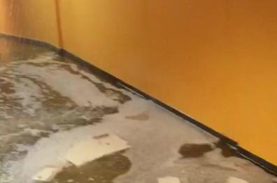Ospedale San Paolo, l'acqua inonda il laboratorio analisi