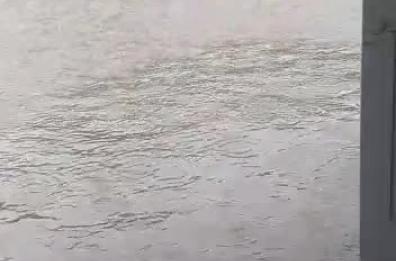 San Giovanni Rotondo è allagata e c'è chi si muove in acquascooter