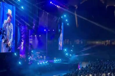 Zucchero infiamma il San Nicola a Bari: il concerto a tutto blues e rock 