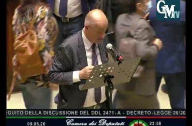«Gente centrodestra sudata», Sisto replica a Carofiglio: lui pensatore che non suda mai