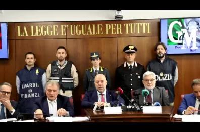 Blitz antimafia nel Foggiano, il Procuratore Rossi: «Questa è la risposta dello Stato». Melillo: «Il regime di alta sicurezza non è idoneo per i capi mafia» 