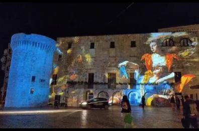 Conversano, sulla facciata del Castello scorrono le immagini della Madonna della Fonte 