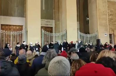 Bari canta il Natale in piazza san Ferdinando. Leonetti: «esperimento di "buonamovida" riuscito»