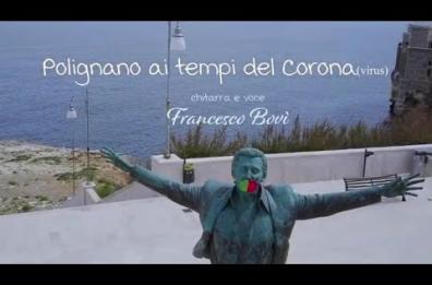 Polignano, anche la statua di Modugno indossa la mascherina e il tenore Bovì canta Volare