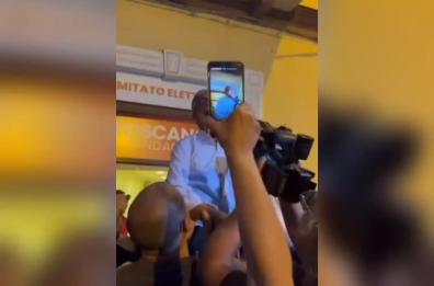 Triggiano, Pino Toscano è il nuovo sindaco: la festa del neo eletto tra i cori dei sostenitori