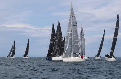 Vela, al via con tre regate la 6° coppa dei campioni a Trani 