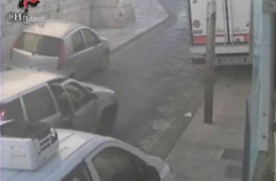 Barletta, il killer armato entra in pescheria per uccidere un 39enne
