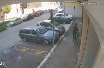 Attentato a Foggia: le telecamere inquadrano un solo uomo che piazza la bomba