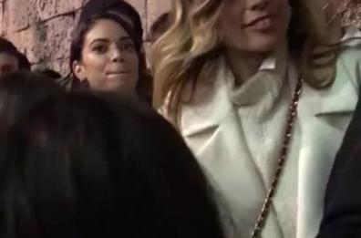 Elodie a Taranto per i riti della Settimana Santa: il video nella folla spopola sui social