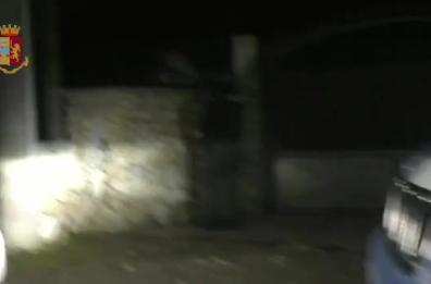 Armi, droga ed estorsione, colpo della Polizia al clan Briganti: 17 arresti