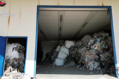 Quattromila tonnellate di rifiuti speciali abbandonati tra Puglia, Basilicata e Campania: 9 imprenditori arrestati I NOMI