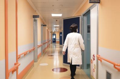 Tablet in dono ai bimbi dell’ospedale pediatrico di Bari