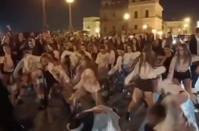 Taranto come New York: il flashmob sulle note di Thriller con i «mostri»