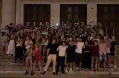 Bari festeggia la sua Notte prima degli esami: i ragazzi intonano la hit di Venditti