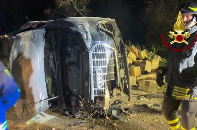 L'auto si ribalta sulla provinciale Lizzanello-Pisignano: famiglia in ospedale