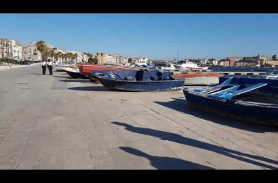 Taranto, banchina liberata da chiosco abusivo e barche abbandonate 